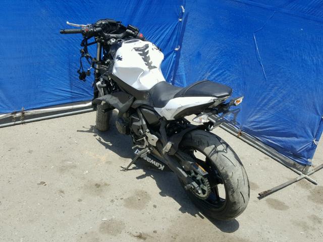 JKAEXEJ16HDA00088 - 2017 KAWASAKI EX650 J თეთრი ფოტო 3