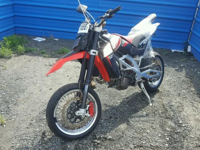 7D4VSU5149S000095 - 2009 APRILIA SXV 5.5 RED photo 2