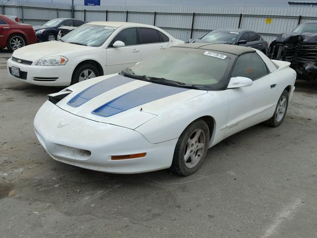 2G2FS22K8V2209611 - 1997 PONTIAC FIREBIRD WHITE photo 2