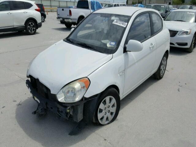 KMHCM36CX8U058945 - 2008 HYUNDAI ACCENT GS WHITE photo 2