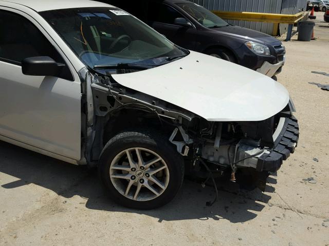 3FAHP0GA3AR249672 - 2010 FORD FUSION S WHITE photo 9