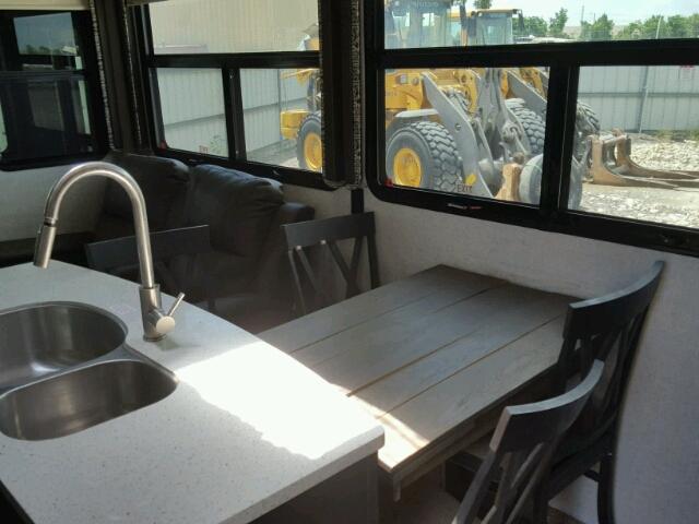 4YDF30526JA741211 - 2018 KEYSTONE MONTANA TAN photo 5