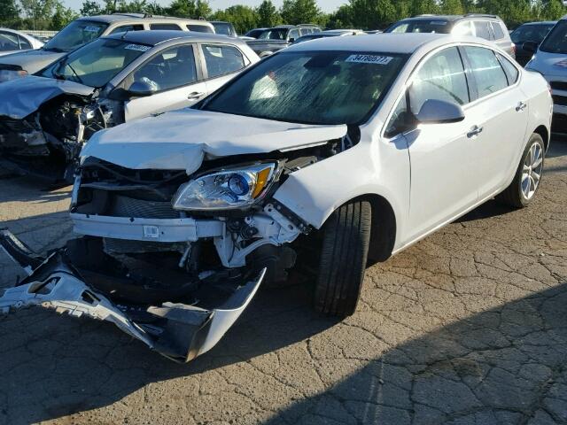 1G4PP5SK2D4164818 - 2013 BUICK VERANO WHITE photo 2