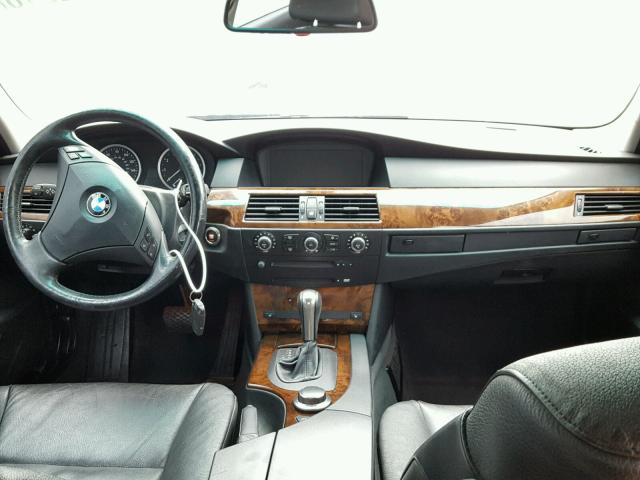 WBANF33567CW70395 - 2007 BMW 525 XI Սև լուսանկար 9