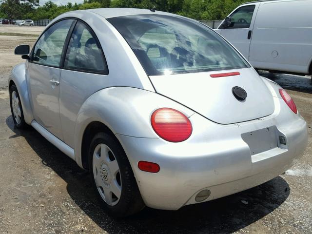3VWCA21C9XM442245 - 1999 VOLKSWAGEN NEW BEETLE 银色 照片 3