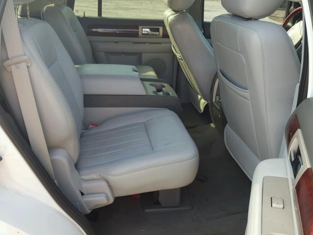 5LMFU28R44LJ30308 - 2004 LINCOLN NAVIGATOR WHITE photo 6