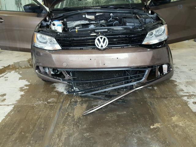 3VW2K7AJ8EM222421 - 2014 VOLKSWAGEN JETTA BASE 棕色 照片 9