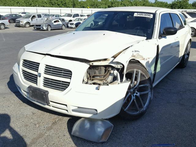 2D4FV47T46H174132 - 2006 DODGE MAGNUM SE WHITE photo 2