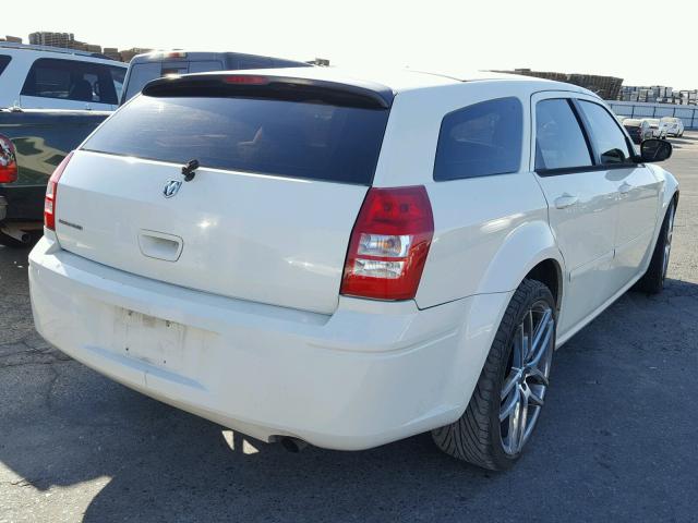 2D4FV47T46H174132 - 2006 DODGE MAGNUM SE WHITE photo 4