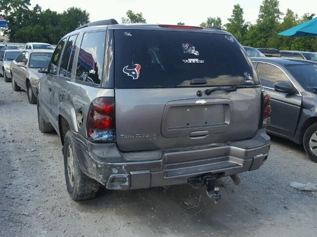 1GNDT13SX52321266 - 2005 CHEVROLET TRAILBLAZE GRAY photo 3