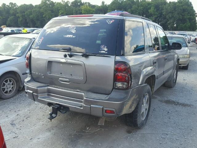 1GNDT13SX52321266 - 2005 CHEVROLET TRAILBLAZE GRAY photo 4