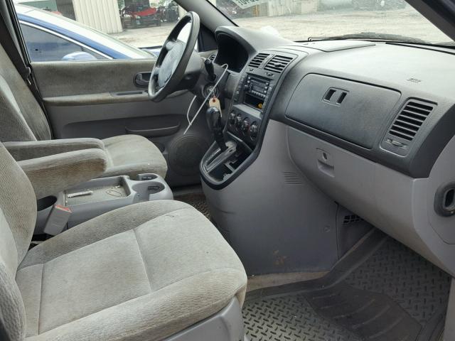 KNDUP131256651187 - 2005 KIA SEDONA EX SILVER photo 5