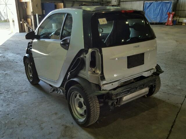 WMEEJ3BA5DK707035 - 2013 SMART FORTWO PUR WHITE photo 3