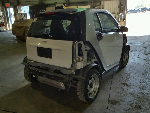 WMEEJ3BA5DK707035 - 2013 SMART FORTWO PUR WHITE photo 4