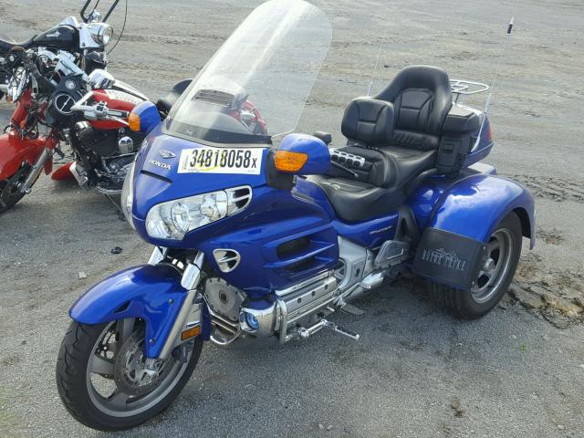 1HFSC47075A411710 - 2005 HONDA GL1800 BLUE photo 2