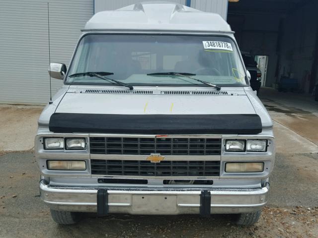 1GBEG25K1SF186319 - 1995 CHEVROLET G20 SILVER photo 7