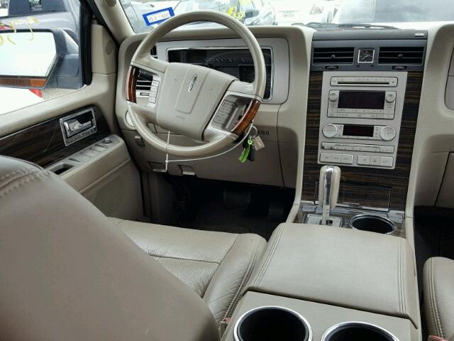 5LMFU27578LJ05309 - 2008 LINCOLN NAVIGATOR SILVER photo 9