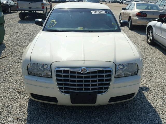 2C3KA43R98H101489 - 2008 CHRYSLER 300 WHITE photo 9