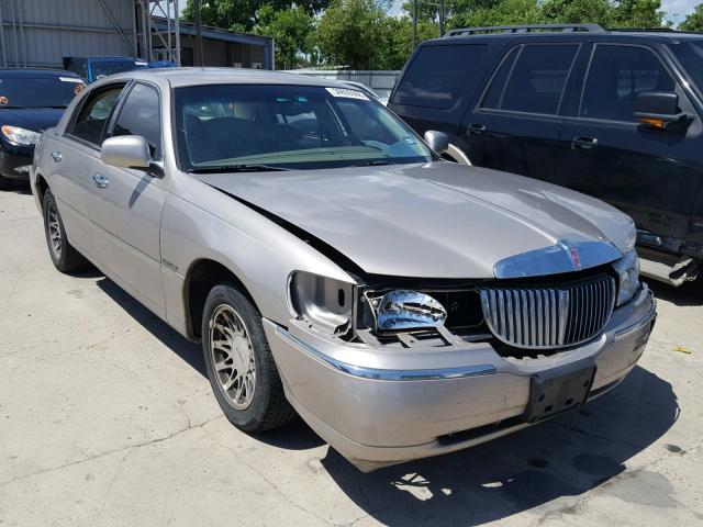 1LNHM82W11Y704469 - 2001 LINCOLN TOWN CAR S BEIGE photo 1