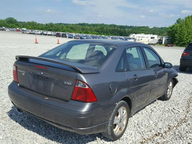 1FAFP38Z35W160670 - 2005 FORD FOCUS ZX4 GRAY photo 4