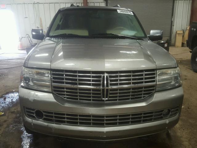 5LMFU28508LJ16084 - 2008 LINCOLN NAVIGATOR 灰色 照片 7