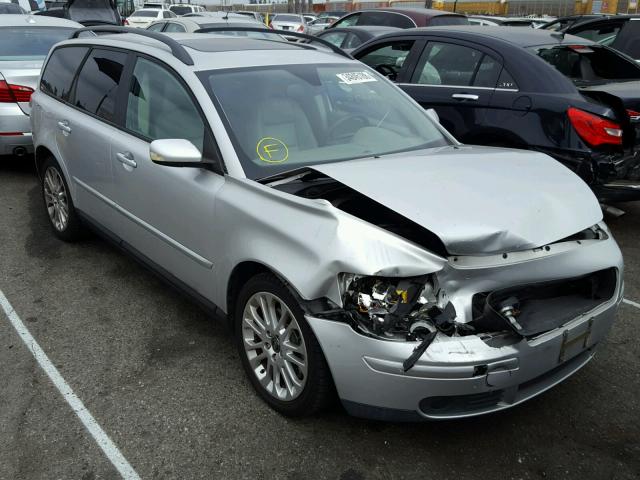 YV1MW390552111007 - 2005 VOLVO V50 2.4I SILVER photo 1