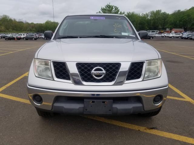 1N6AD07W45C432953 - 2005 NISSAN FRONTIER C SILVER photo 8