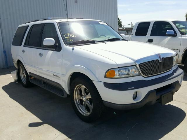 5LMRU27L3WLJ10516 - 1998 LINCOLN NAVIGATOR WHITE photo 1