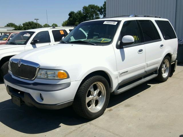 5LMRU27L3WLJ10516 - 1998 LINCOLN NAVIGATOR WHITE photo 2