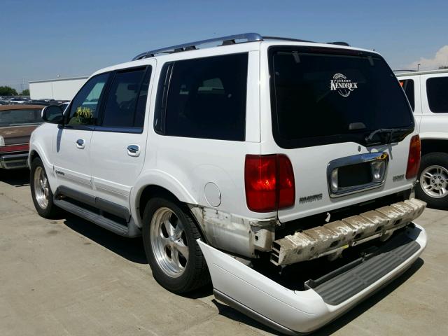 5LMRU27L3WLJ10516 - 1998 LINCOLN NAVIGATOR WHITE photo 3