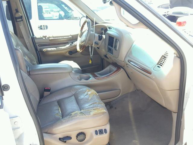 5LMRU27L3WLJ10516 - 1998 LINCOLN NAVIGATOR WHITE photo 5