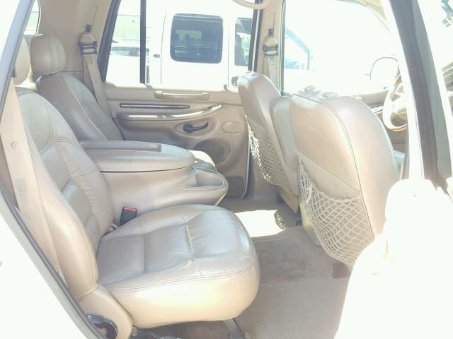 5LMRU27L3WLJ10516 - 1998 LINCOLN NAVIGATOR WHITE photo 6