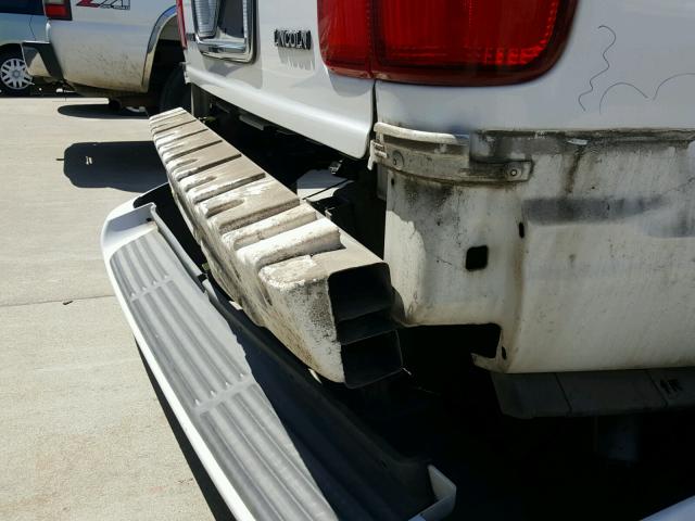 5LMRU27L3WLJ10516 - 1998 LINCOLN NAVIGATOR WHITE photo 9