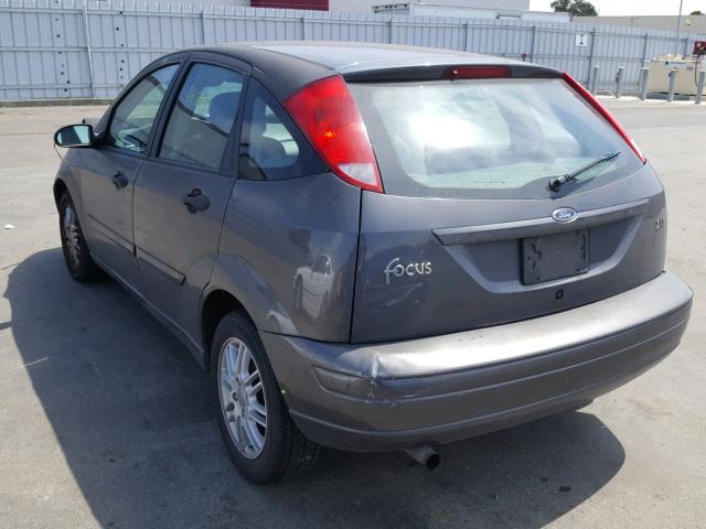 3FAFP37Z94R110472 - 2004 FORD FOCUS ZX5 GRAY photo 3
