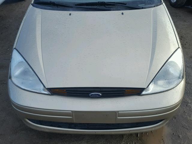 1FAFP33P42W214270 - 2002 FORD FOCUS LX GOLD photo 7