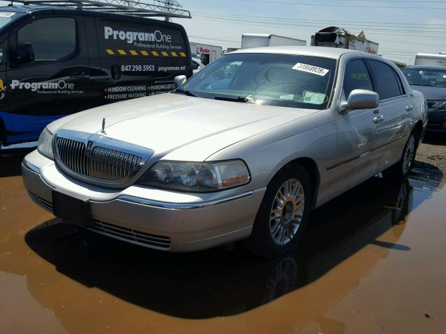 2LNBL8CV2BX754460 - 2011 LINCOLN TOWN CAR S SILVER photo 2