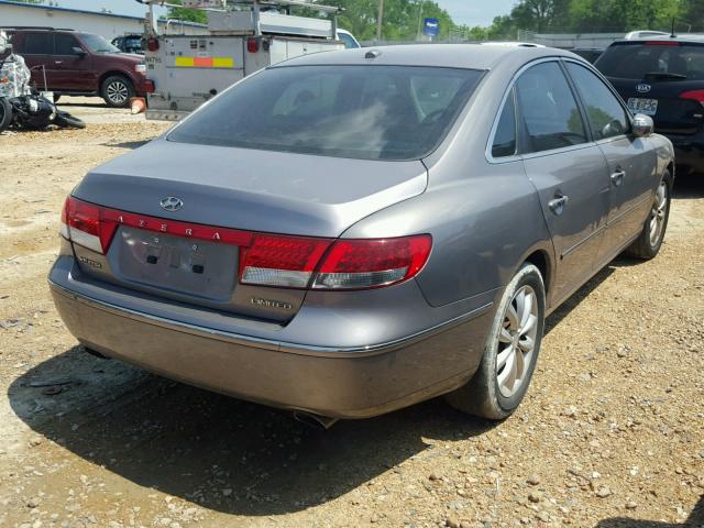 KMHFC46F88A264217 - 2008 HYUNDAI AZERA SE GRAY photo 4