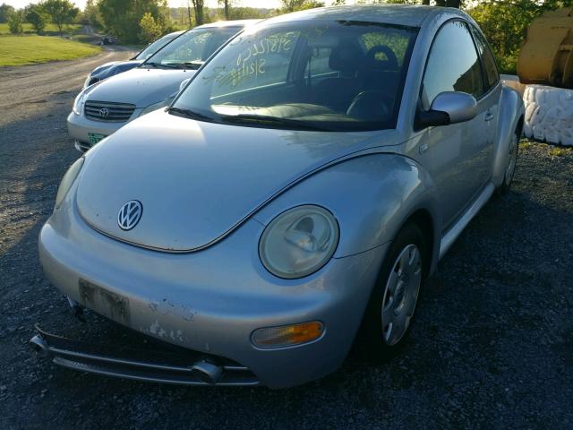 3VWCK21C12M413988 - 2002 VOLKSWAGEN NEW BEETLE 银色 照片 2