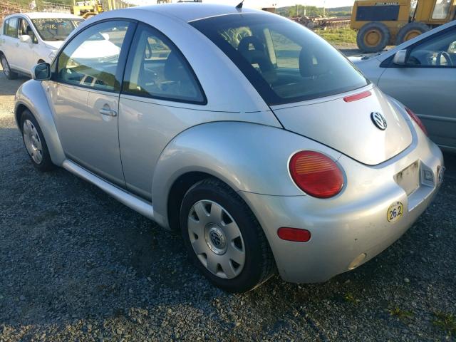 3VWCK21C12M413988 - 2002 VOLKSWAGEN NEW BEETLE 银色 照片 3