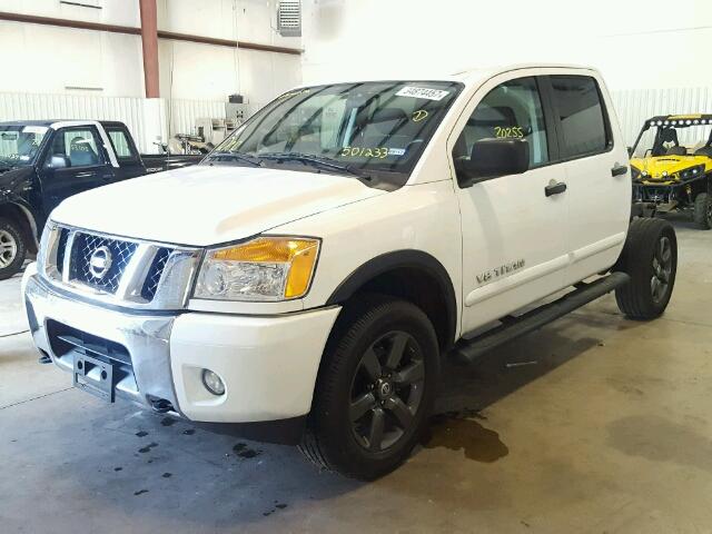 1N6AA0ECXFN501233 - 2015 NISSAN TITAN S WHITE photo 2