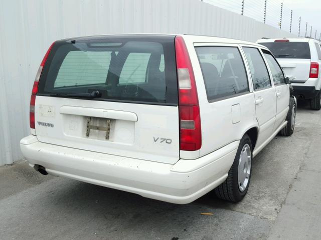 YV1LW5541W2422273 - 1998 VOLVO V70 WHITE photo 4