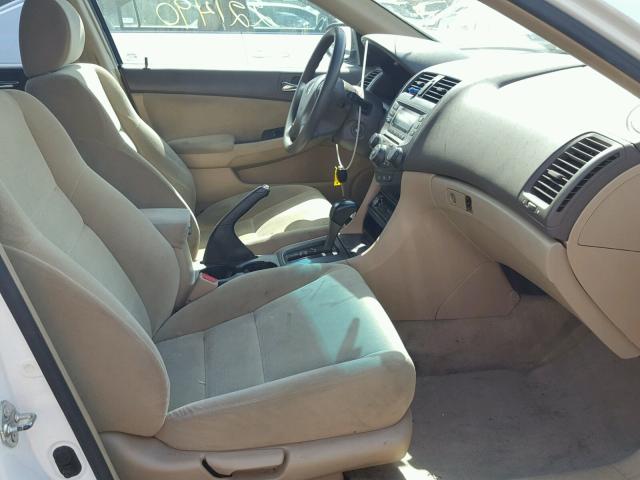 1HGCM56147A202330 - 2007 HONDA ACCORD VAL WHITE photo 5