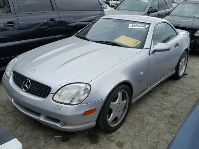 WDBKK47F6XF110173 - 1999 MERCEDES-BENZ SLK 230 KO SILVER photo 2