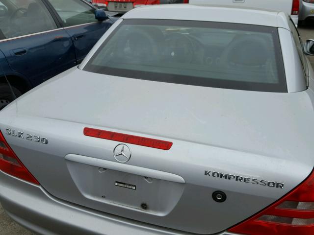 WDBKK47F6XF110173 - 1999 MERCEDES-BENZ SLK 230 KO SILVER photo 6