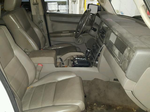 1J8HG48N96C165244 - 2006 JEEP COMMANDER WHITE photo 5