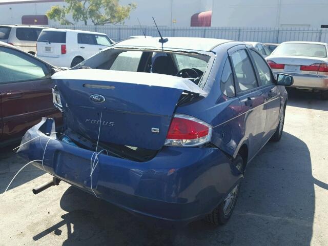 1FAHP35N88W158136 - 2008 FORD FOCUS SE/S BLUE photo 4