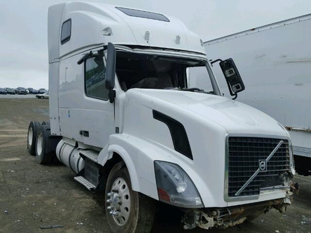 4V4NC9EJ2AN290575 - 2010 VOLVO VN VNL WHITE photo 1