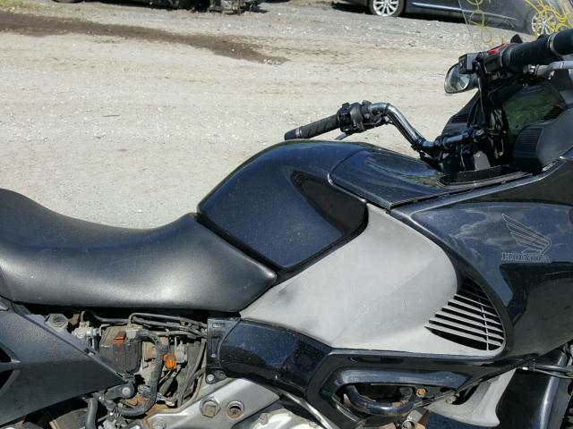 ZDCRC5959BF010187 - 2011 HONDA NT700 V BLACK photo 5