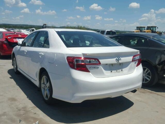 4T1BF1FK5EU828188 - 2014 TOYOTA CAMRY L/SE WHITE photo 3