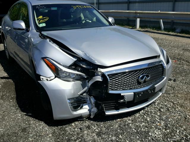 JN1BY1AP3HM740653 - 2017 INFINITI Q70 3.7 SILVER photo 9